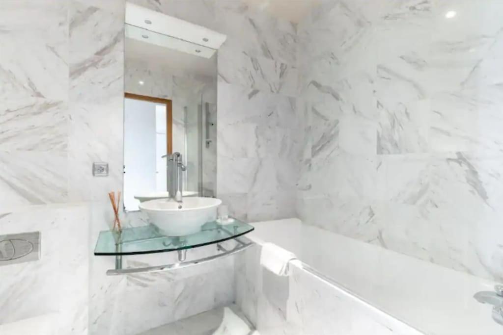 Avenue Montaigne Luxury Apartment 2Br 4P Párizs Kültér fotó