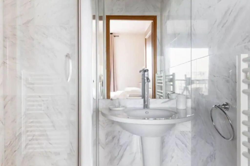 Avenue Montaigne Luxury Apartment 2Br 4P Párizs Kültér fotó